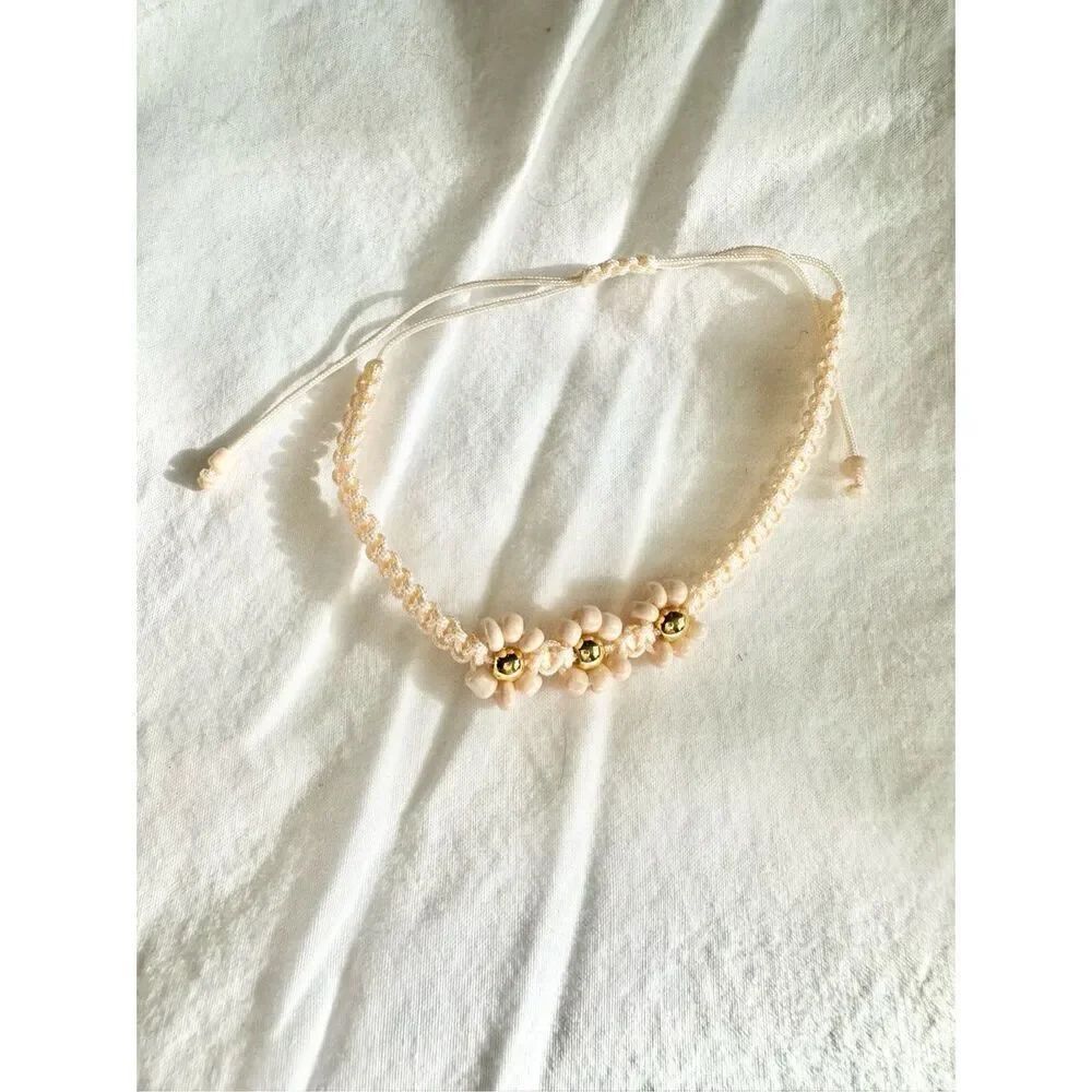 Cream flower friendship beaded bracelet